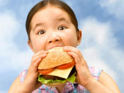 thực phẩm trẻ béo phì nên tránh xa